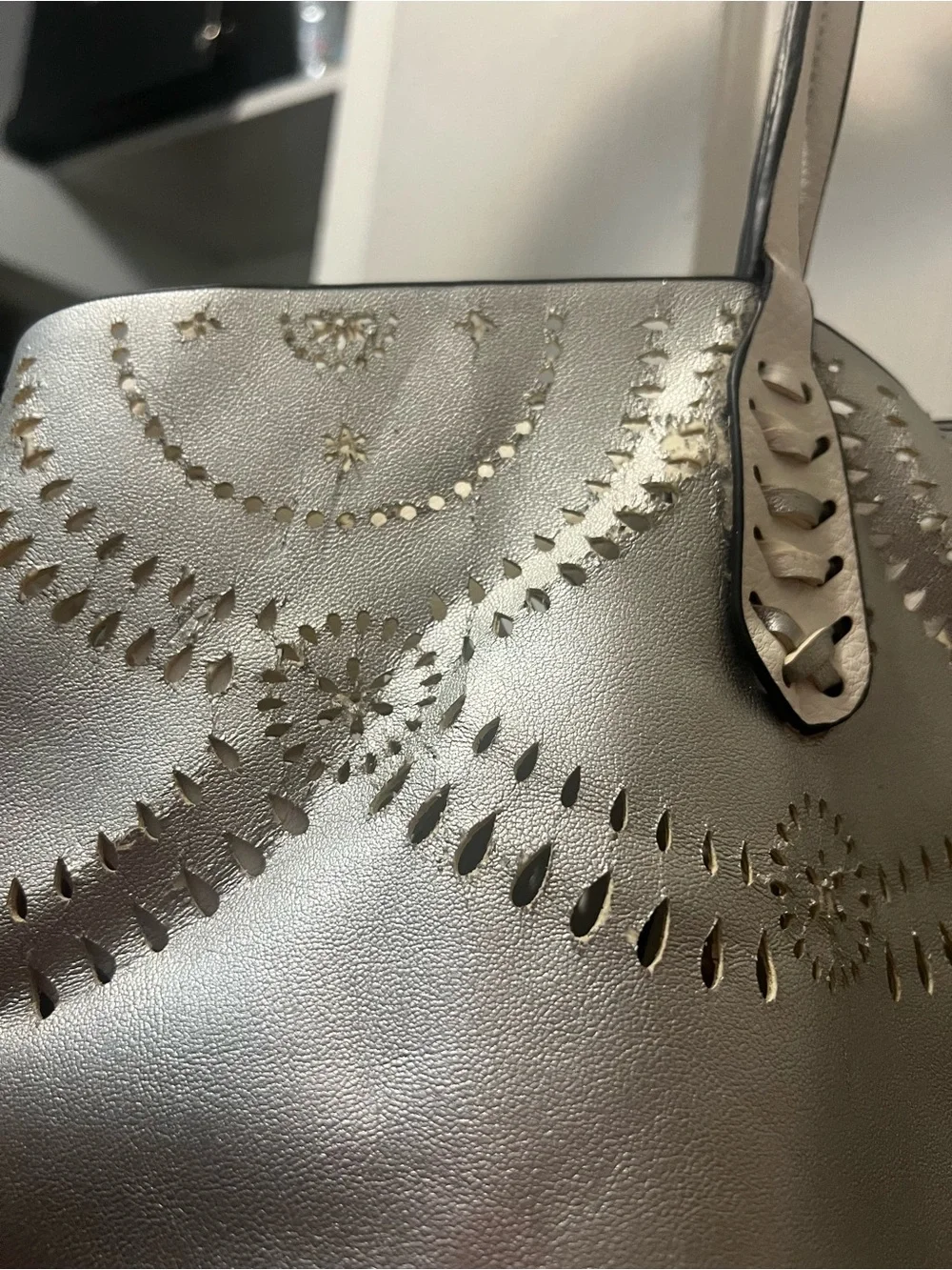 Mellow World looking tote